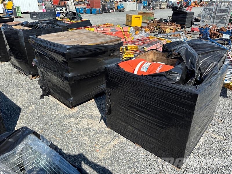  Quantity of (3) Pallets of Contractor supplies معدات البناء - غير ذلك