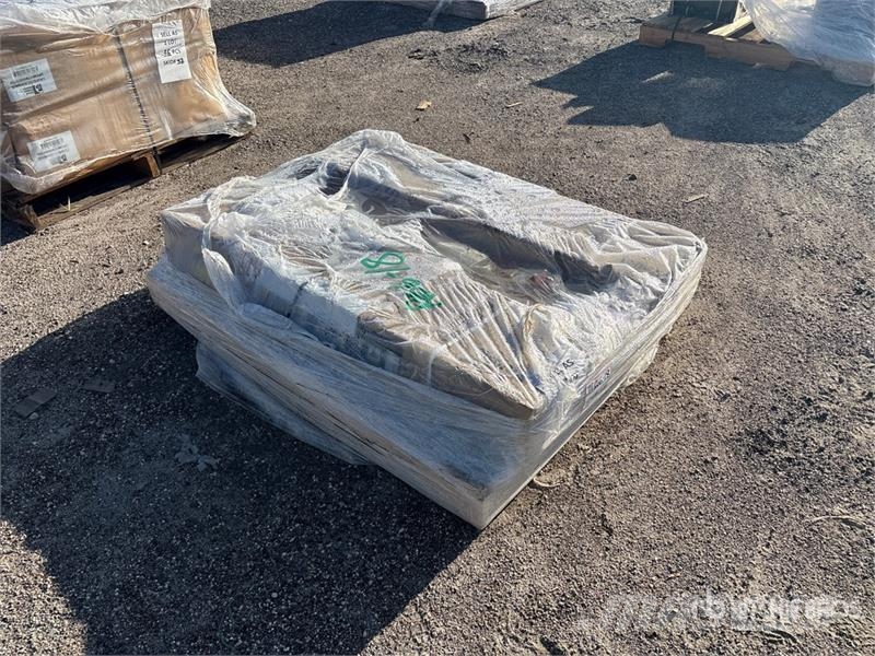 Quantity of (3) Pallets of Arcan 4 ft Farm Jack Építőipar - Egyebek