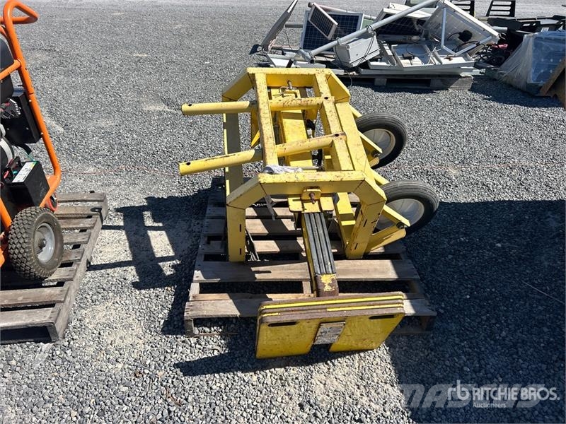 Quantity of (3) Penetrator Mobile Fall Protection Outros componentes