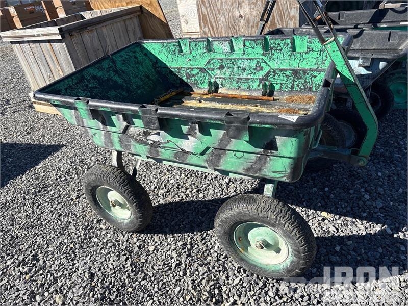 Quantity of (3) Pull Utility Cart エンジン