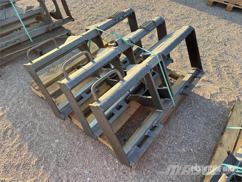 Quantity of (3) QT RH Skid Steer Frame Weldment-NC Outros componentes