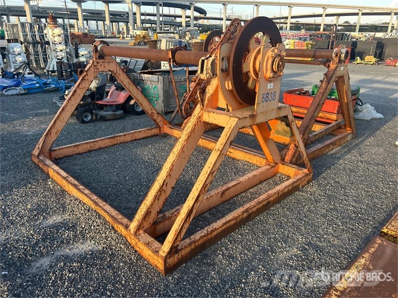 Quantity of (3) Reel Stand Pomoćni strojevi