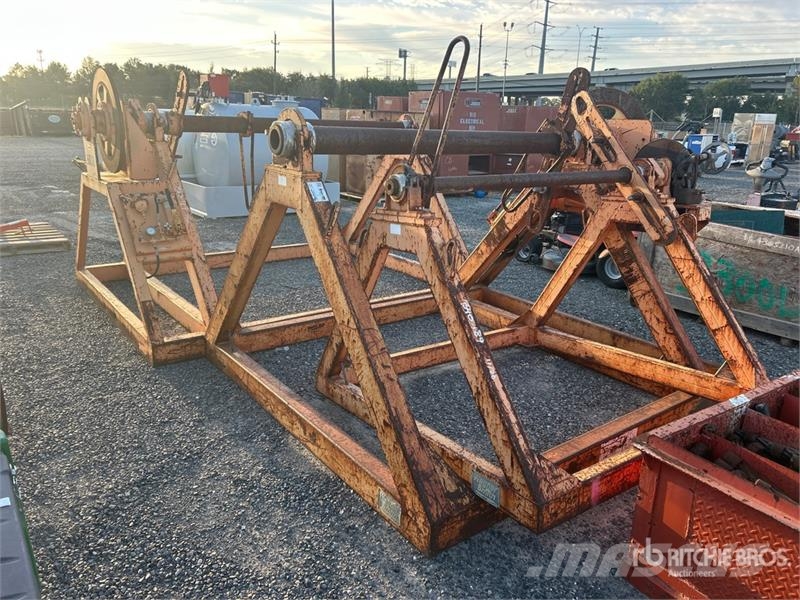 Quantity of (3) Reel Stand Pomoćni strojevi