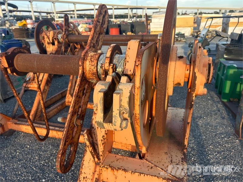 Quantity of (3) Reel Stand Pomoćni strojevi