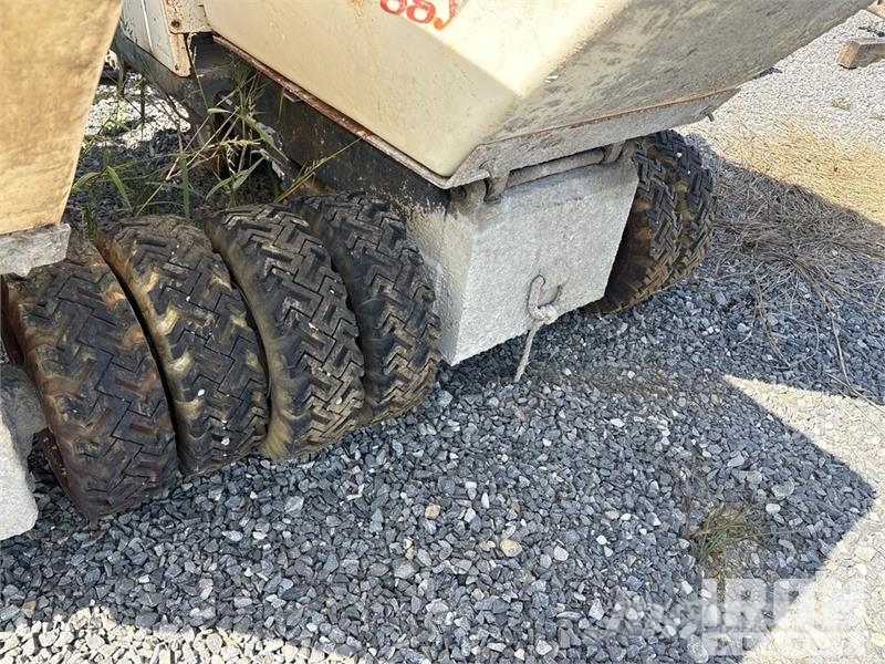 Quantity of (3) Stand-On Concrete Buggy Akcesoria