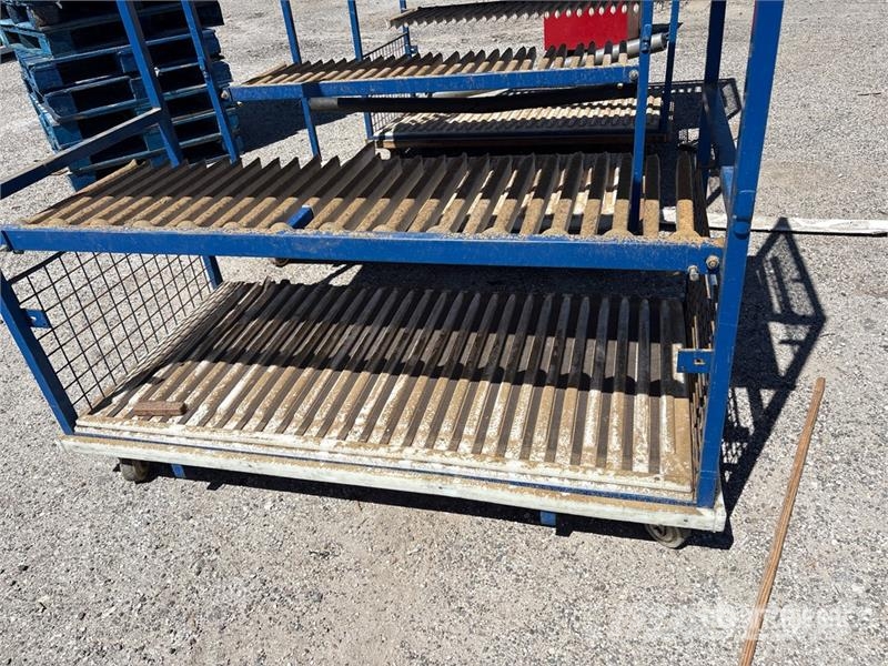 Quantity of (3) Storage Rack Gāzes uzglabāšanas un padeves aprīkojums