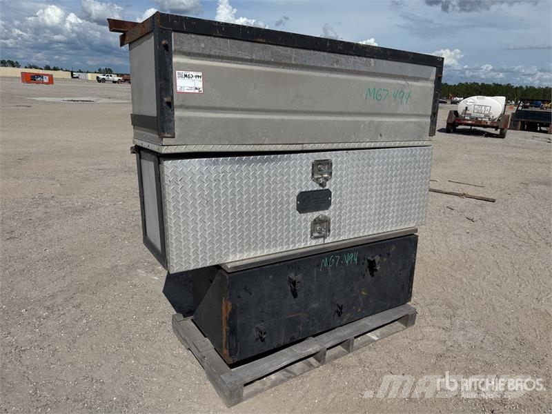 Quantity of (3) Truck Boxes Транспорт - Інші