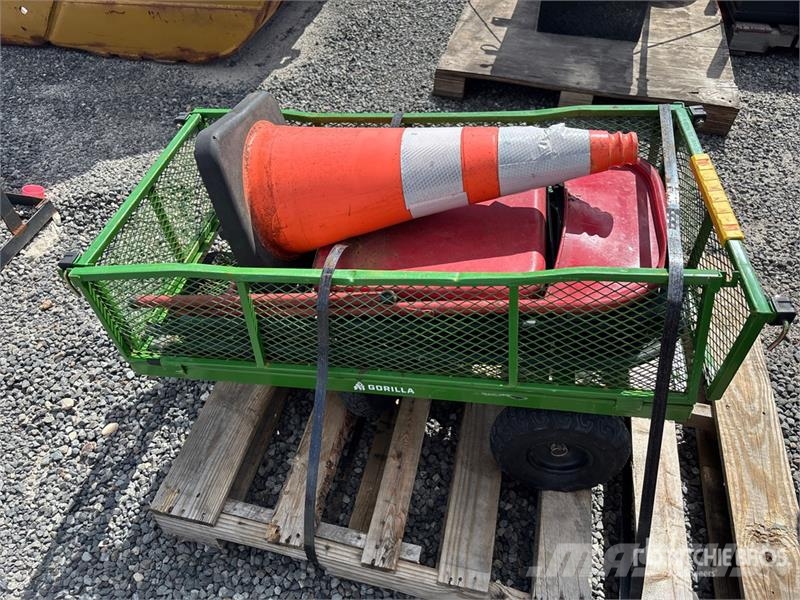 Quantity of (3) Utility Carts Outros componentes