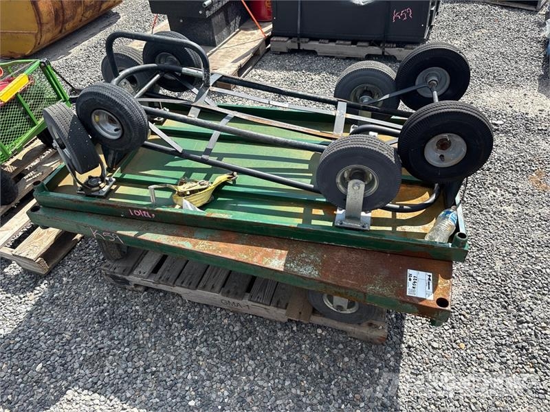 Quantity of (3) Utility Carts Outros componentes