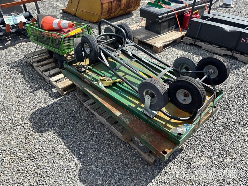 Quantity of (3) Utility Carts Outros componentes