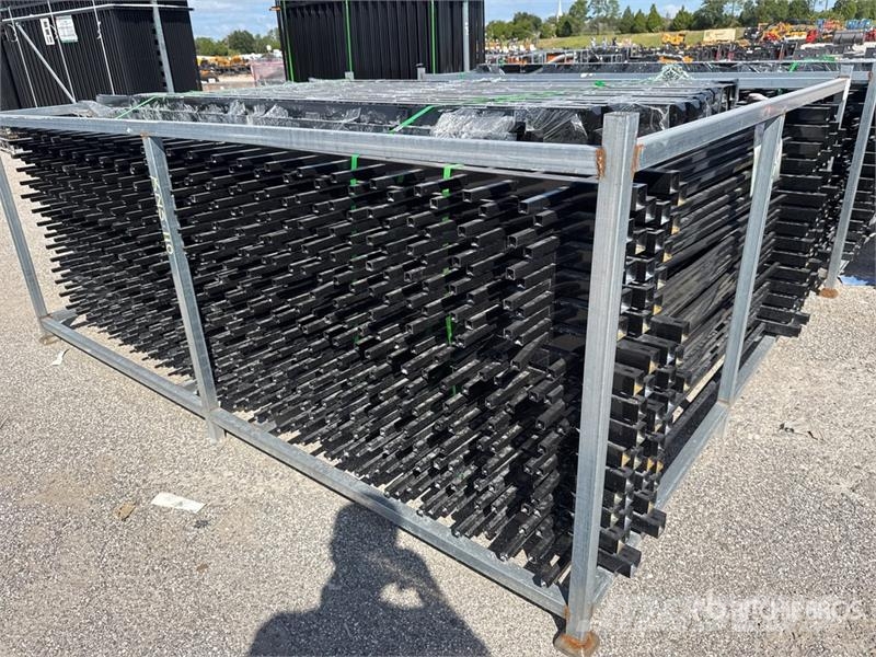 Quantity of (30) 10 ft x 7 ft Powder Coated 2026 S Zäune und Zubehör