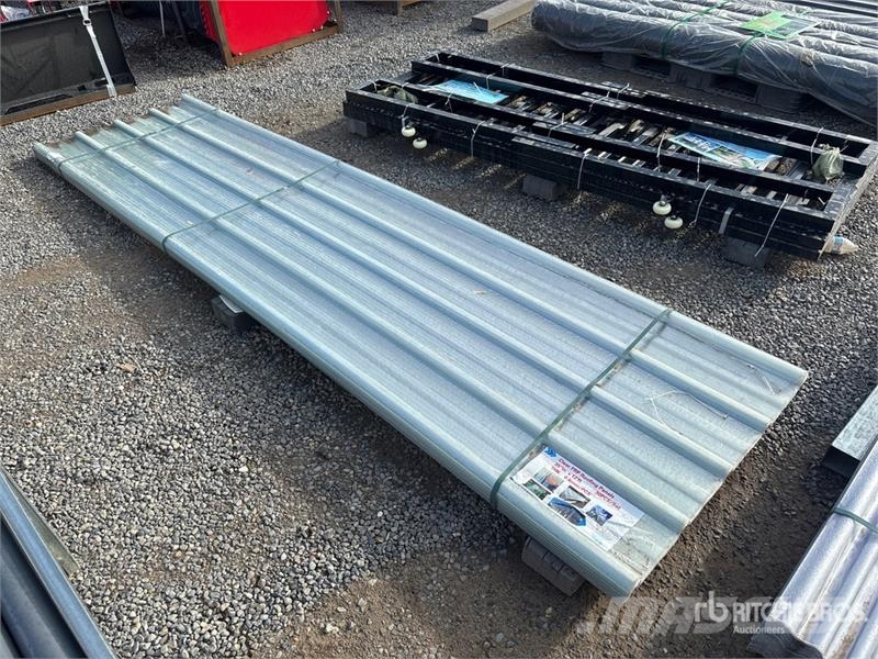 Quantity of (30) 12 ft x 3 ft Corrugated Polycarbo Csörlők, emelőberendezések és anyagmozgató liftek
