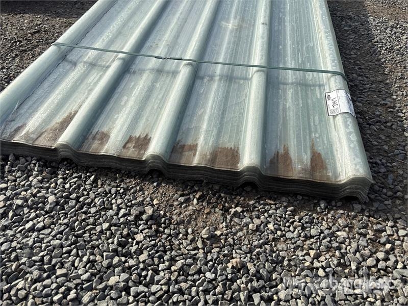 Quantity of (30) 12 ft x 3 ft Corrugated Polycarbo Csörlők, emelőberendezések és anyagmozgató liftek