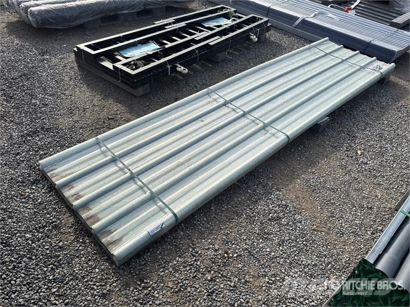 Quantity of (30) 12 ft x 3 ft Corrugated Polycarbo Csörlők, emelőberendezések és anyagmozgató liftek