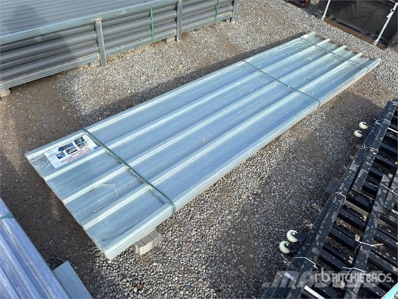 Quantity of (30) 12 ft x 3 ft Corrugated Polycarbo Csörlők, emelőberendezések és anyagmozgató liftek