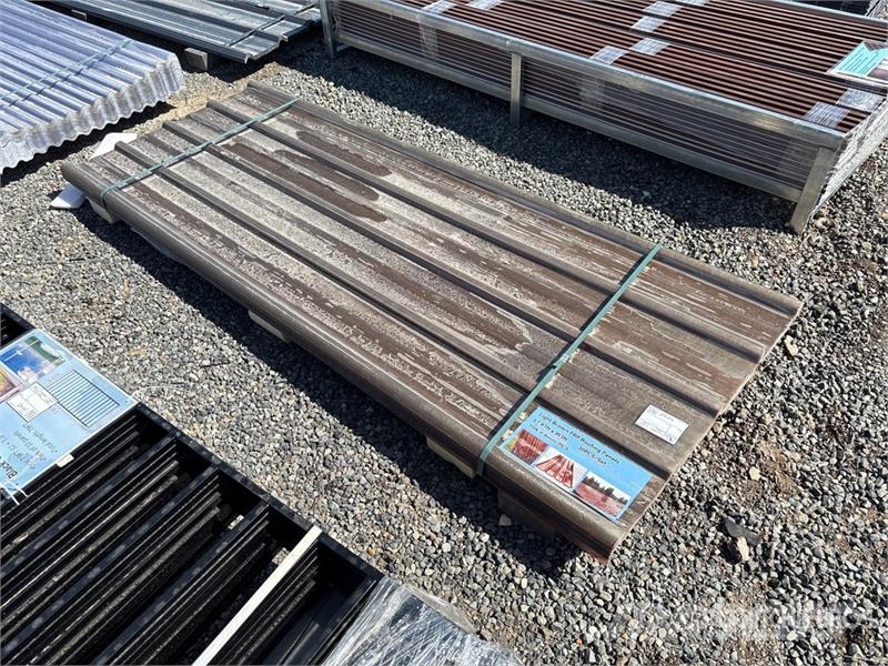 Quantity of (30) 8 ft x 3 Corrugated Polycarbonate Vintsid, telfrid ja materjaliliftid