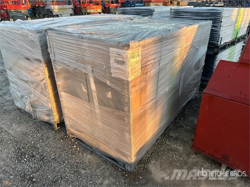 Quantity of (38) 6' x 36 in Trex Enhance Steel Rai Andre komponenter