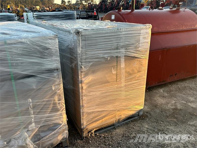 Quantity of (38) 6' x 36 in Trex Enhance Steel Rai Andre komponenter