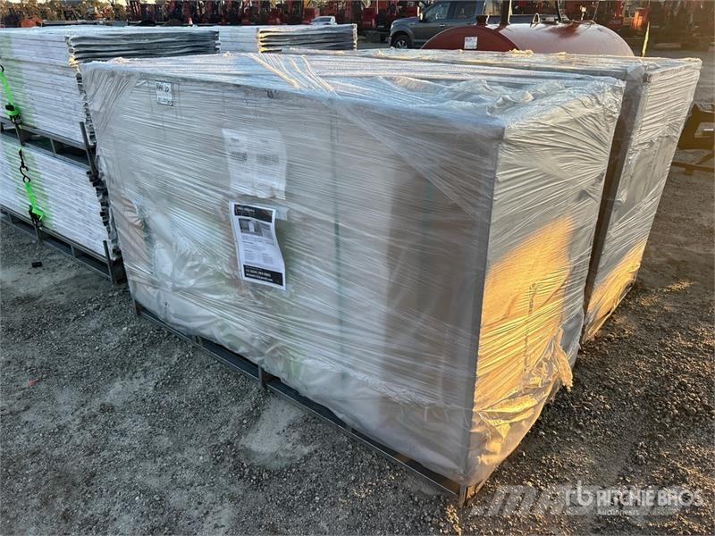 Quantity of (38) 6' x 36 in Trex Enhance Steel Rai Andre komponenter