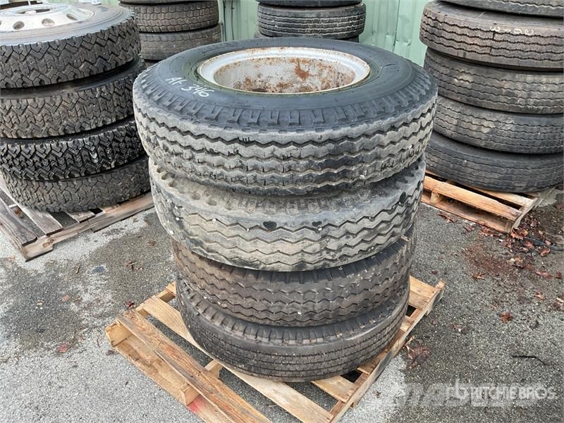 Quantity of (4) 11R20 Tires w/Wheels Transport - Inne