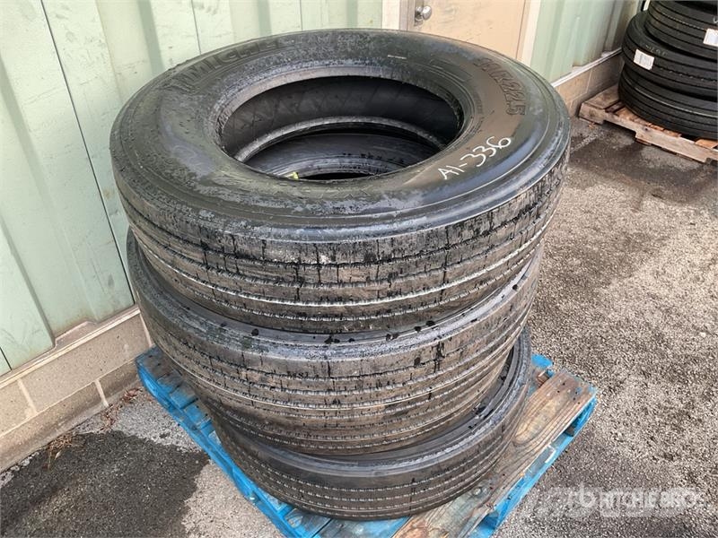  Quantity of (4) 11R22.5 Tires Transport – ostalo