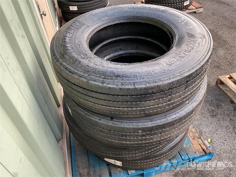  Quantity of (4) 11R22.5 Tires Transport – ostalo