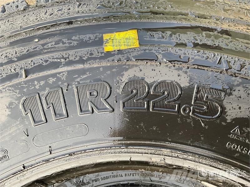 Quantity of (4) 11R22.5 Tires Transport - Inne