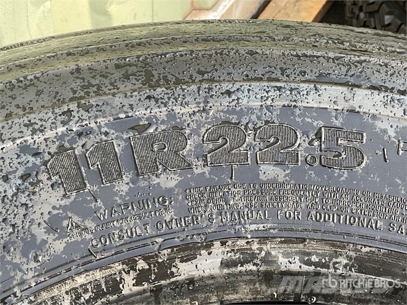  Quantity of (4) 11R22.5 Tires Transport - Inne