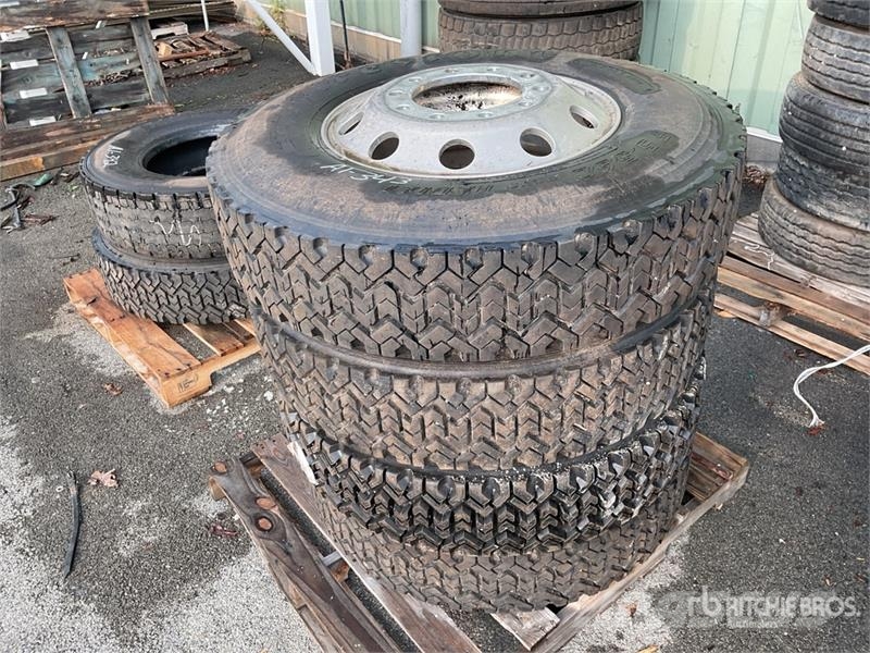 Quantity of (4) 11R22.5 Tires w/ Wheels Transport - Inne