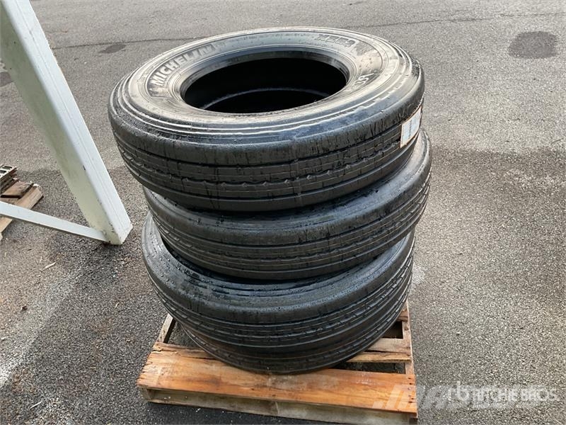 Quantity of (4) 11R22.5 Tires Transport – ostalo