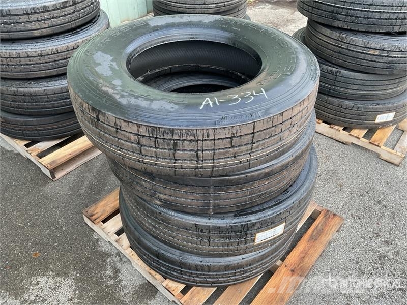 Quantity of (4) 11R22.5 Tires Transport - Inne