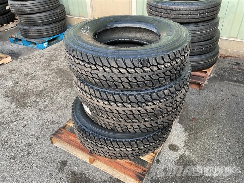 Quantity of (4) 11R22.5 Tires Transport - Inne