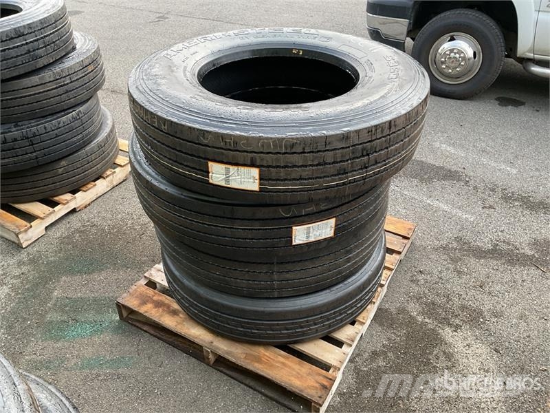 Quantity of (4) 11R22.5 Tires Transport - Inne