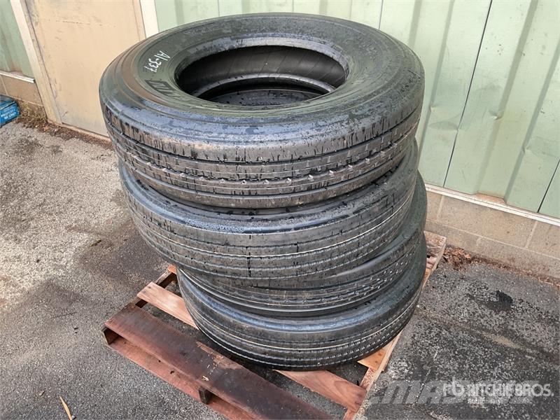  Quantity of (4) 11R22.5 Tires Transport - Inne