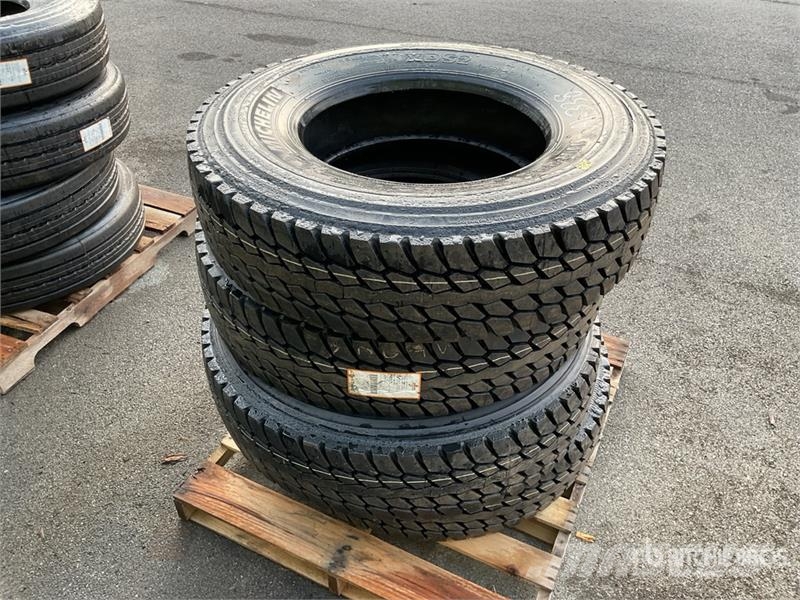 Quantity of (4) 11R22.5 Tires Transport - Inne
