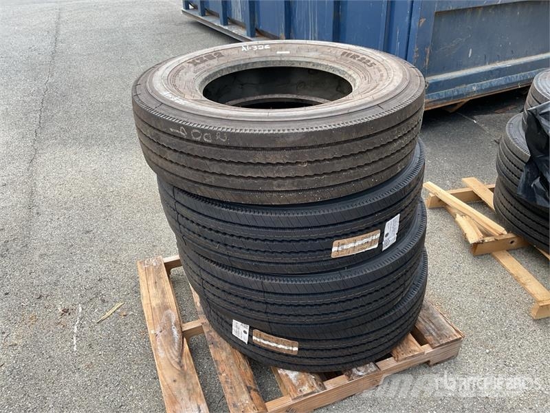 Quantity of (4) 11R22.5 Tires Transport - Inne