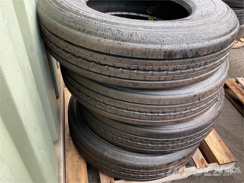 Quantity of (4) 11R22.5 Tires Transport - Inne