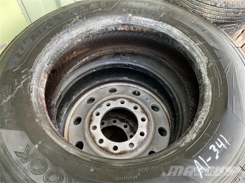 Quantity of (4) 11R24.5 Tires w/(2) Wheels Transport - Inne