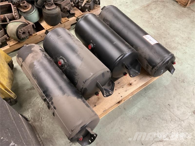  Quantity of (4) Air Tanks Drugi deli