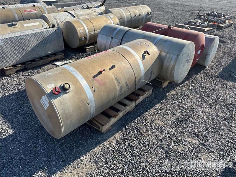Quantity of (4) Aluminum Diesel Fuel Tank Zbiorniki paliw i płynów eksploatacyjnych