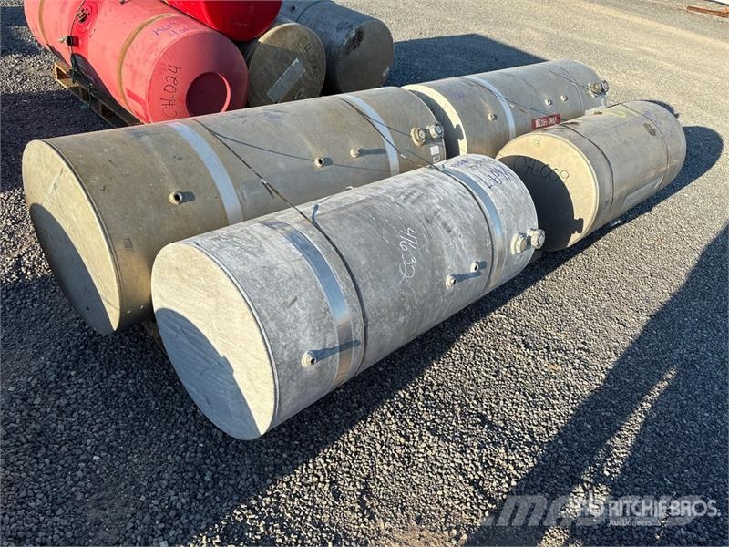  Quantity of (4) Aluminum Diesel Fuel Tank صهاريج الوقود والصهاريج الإضافية