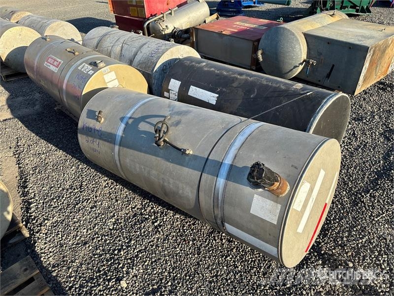  Quantity of (4) Aluminum Diesel Fuel Tank صهاريج الوقود والصهاريج الإضافية