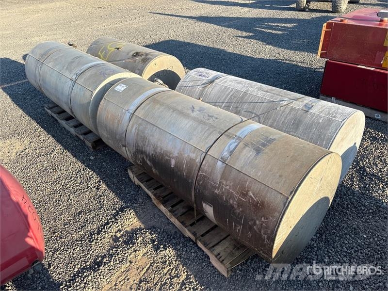  Quantity of (4) Aluminum Diesel Fuel Tank صهاريج الوقود والصهاريج الإضافية