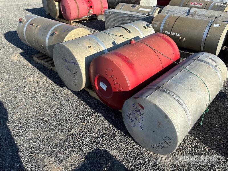 Quantity of (4) Aluminum Diesel Fuel Tank Zbiorniki paliw i płynów eksploatacyjnych