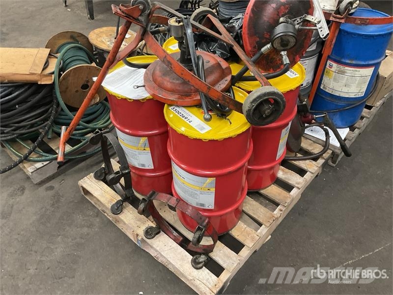Quantity of (4) Barrels of SAE 75W-90 Oil w/Pumps Andet tilbehør