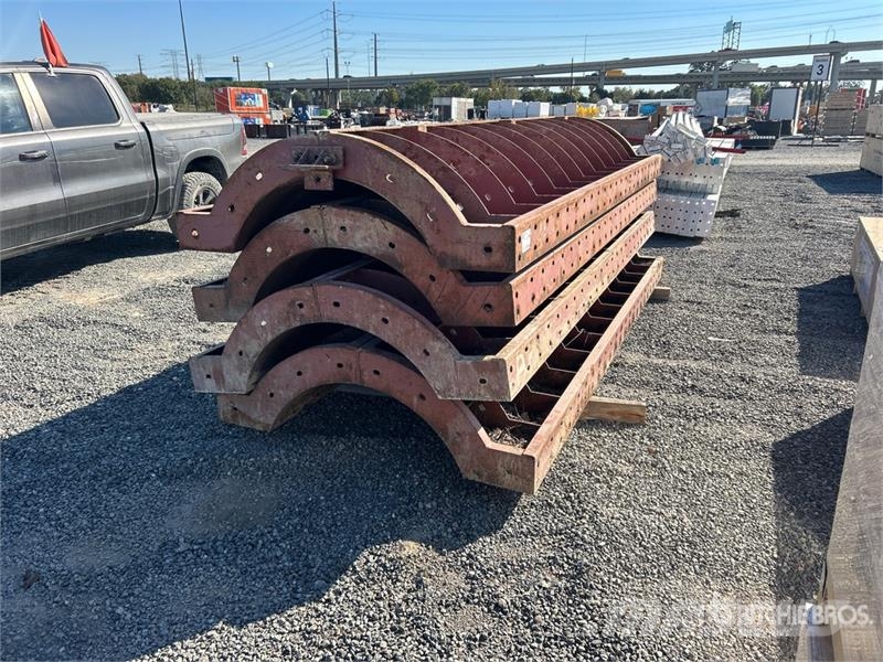  Quantity of (4) Concrete Forms Concrete accessories