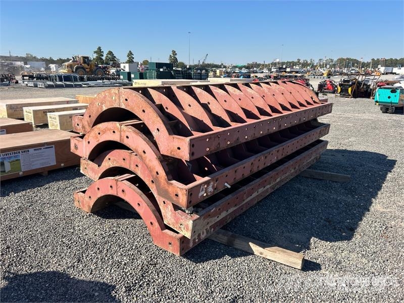  Quantity of (4) Concrete Forms Concrete accessories