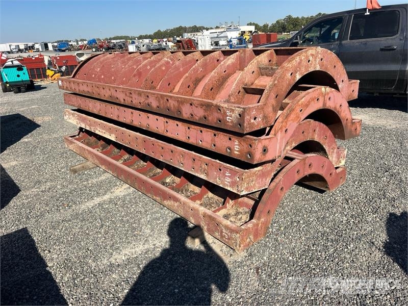  Quantity of (4) Concrete Forms Concrete accessories
