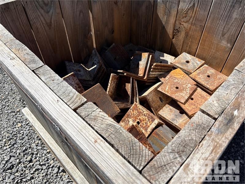 Quantity of (4) Crates of Hardware and Plates Andre komponenter
