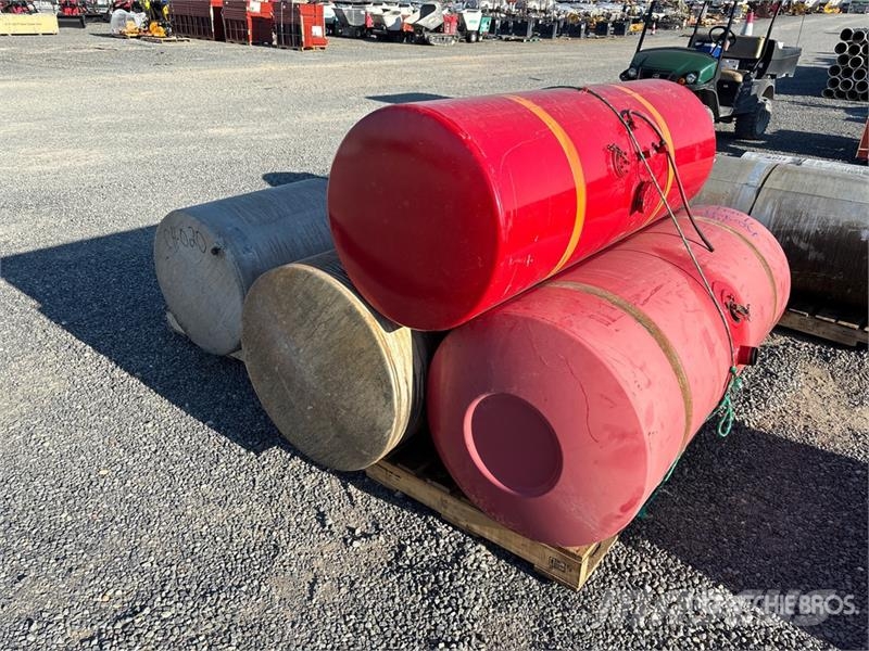 Quantity of (4) Diesel Fuel Tank Zbiorniki paliw i płynów eksploatacyjnych